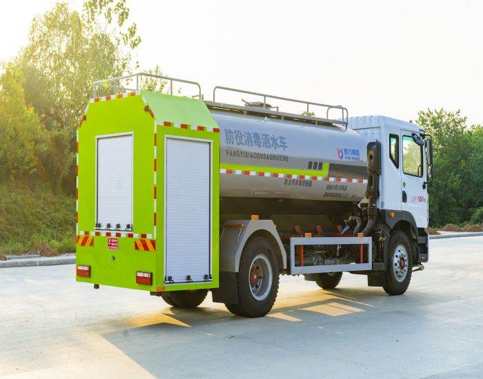 Dongfeng Dolica Sprinkler Truck