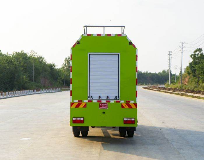 Dongfeng Dolica Sprinkler Truck
