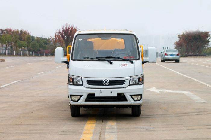 Dongfeng small Septic Vacuum Truck