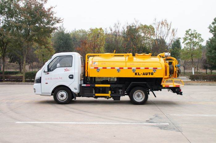 Dongfeng small Septic Vacuum Truck
