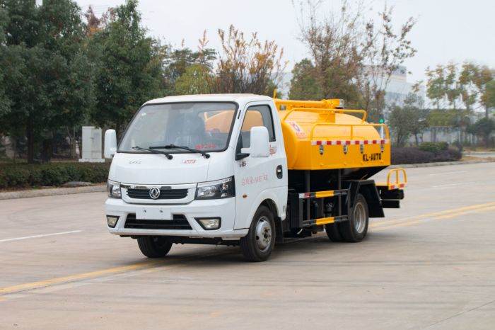 Dongfeng small Septic Vacuum Truck