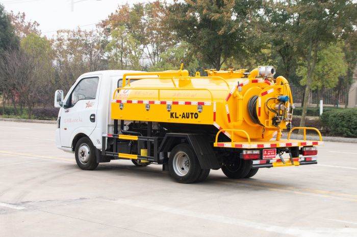 Dongfeng small Septic Vacuum Truck