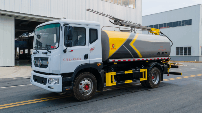 Dongfeng multifunctional cleaning truck