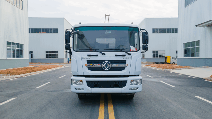 Dongfeng multifunctional cleaning truck