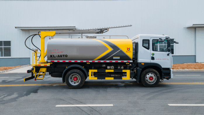 Dongfeng multifunctional cleaning truck