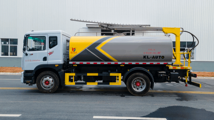 Dongfeng multifunctional cleaning truck