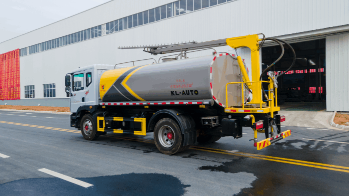 Dongfeng multifunctional cleaning truck