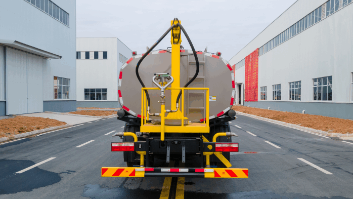 Dongfeng multifunctional cleaning truck