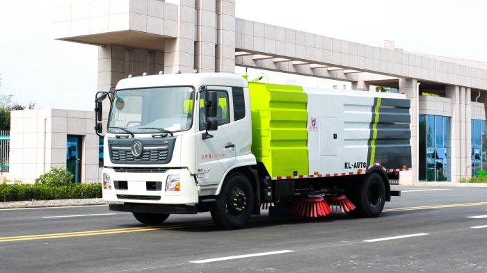 Dongfeng road sweeper truck