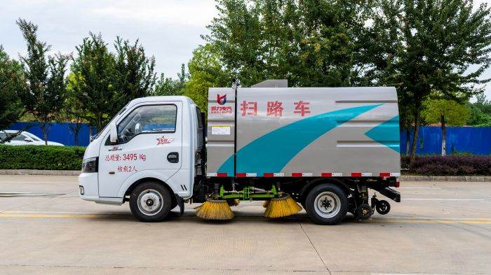 Dongfeng small Roadway Sweeping Truck