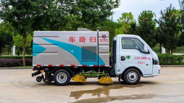 Dongfeng small Roadway Sweeping Truck