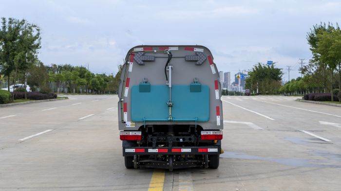 Dongfeng small Roadway Sweeping Truck