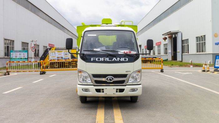Foton suction road sweeping truck