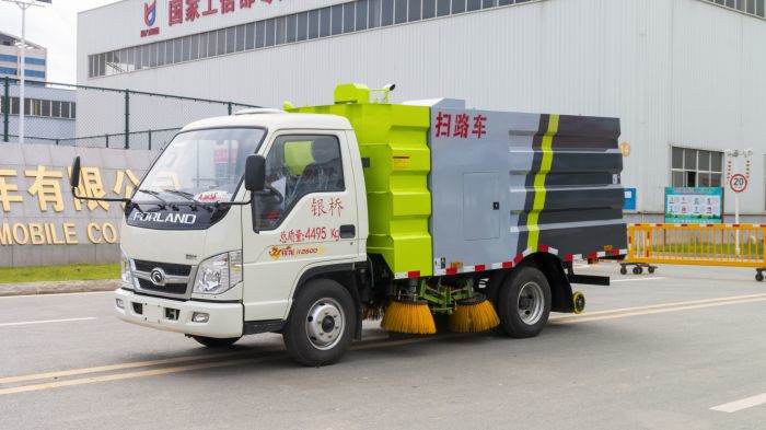 Foton suction road sweeping truck