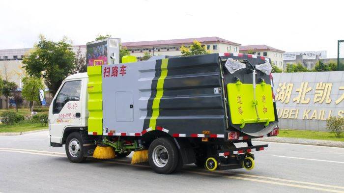 Foton suction road sweeping truck