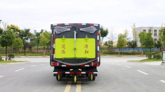 Foton suction road sweeping truck