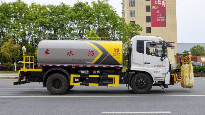 Dongfeng Water Sray Truck (Guardrail Cleaning)