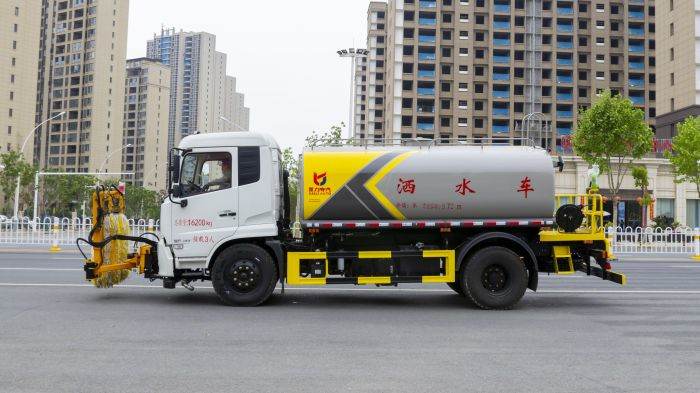 Dongfeng Water Sray Truck (Guardrail Cleaning)