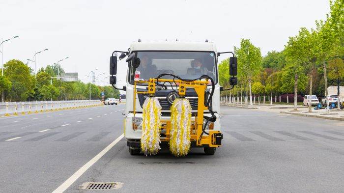 Dongfeng Water Sray Truck (Guardrail Cleaning)