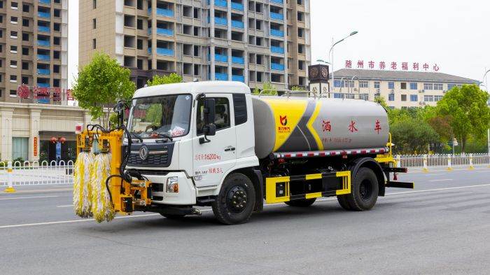 Dongfeng Water Sray Truck (Guardrail Cleaning)