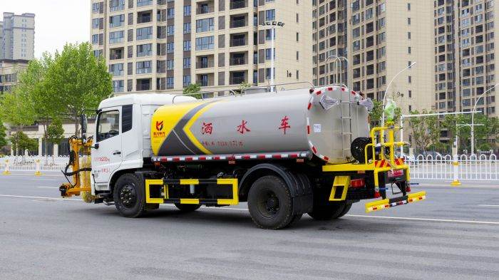 Dongfeng Water Sray Truck (Guardrail Cleaning)