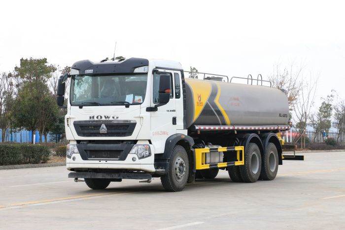 Sinotruk HOWO 6x4 water tank truck
