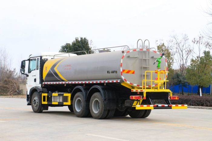 Sinotruk HOWO 6x4 water tank truck