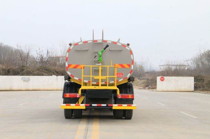 Sinotruk HOWO 6x4 water tank truck