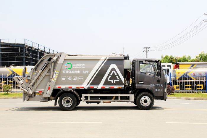 Dongfeng Dolica 4x2 Rear Load Garbage Truck