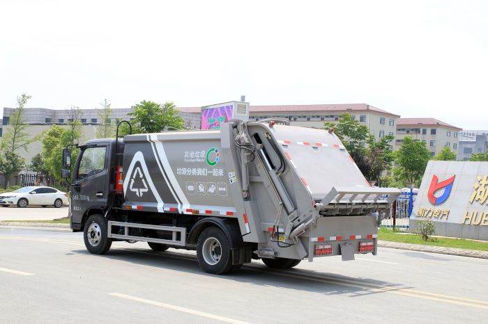 Dongfeng Dolica 4x2 Rear Load Garbage Truck