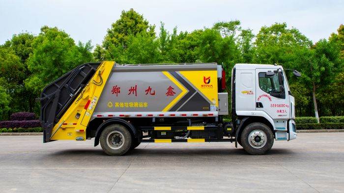 Chenglong M3 Rear Load Garbage Truck