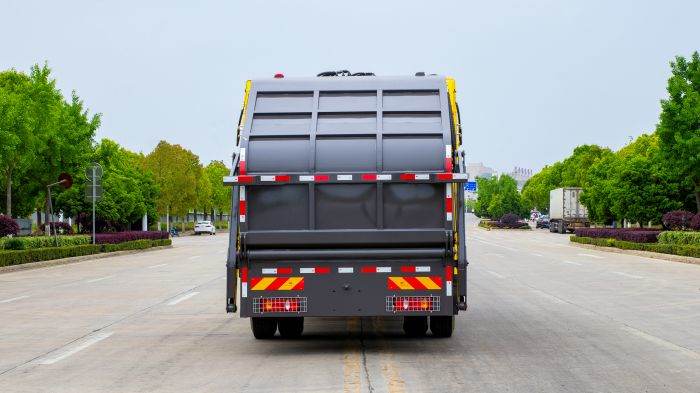 Chenglong M3 Rear Load Garbage Truck