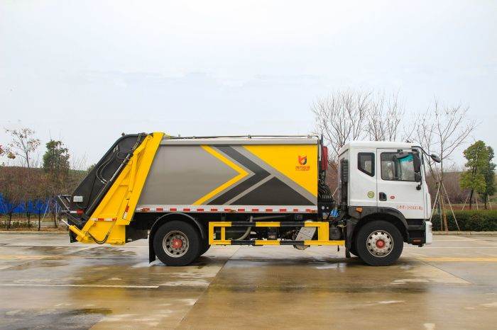 Dongfeng D9 Rear Load Garbage Truck