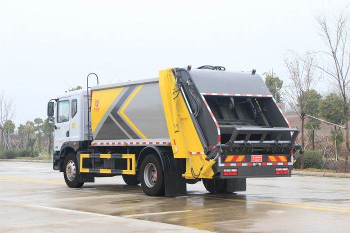 Dongfeng D9 Rear Load Garbage Truck