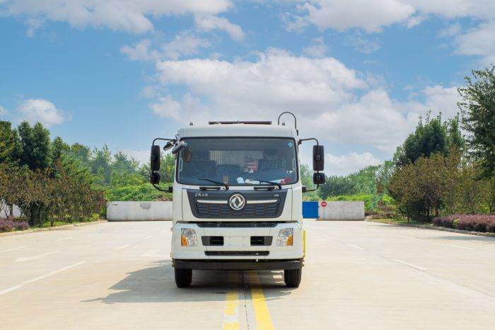 Dongfeng 4x2 Rear Load Garbage Trucks