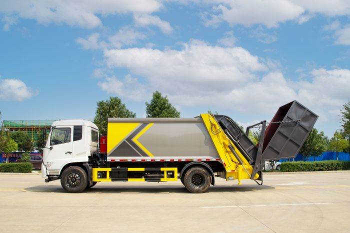 Dongfeng 4x2 Rear Load Garbage Trucks