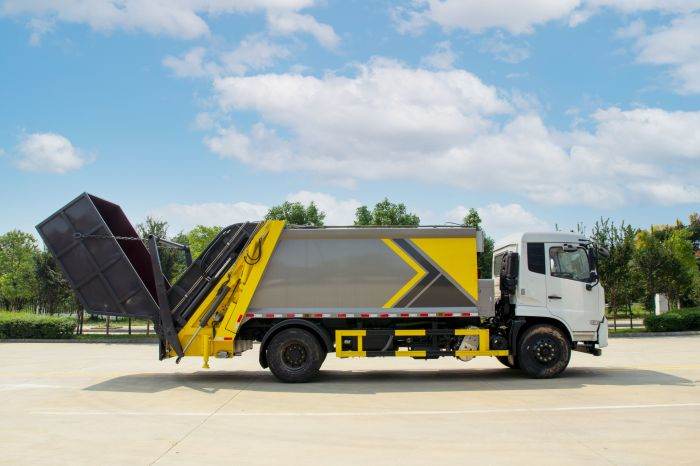 Dongfeng 4x2 Rear Load Garbage Trucks