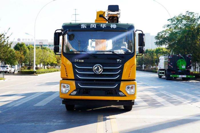Dongfeng Telescopic Tow Truck Crane