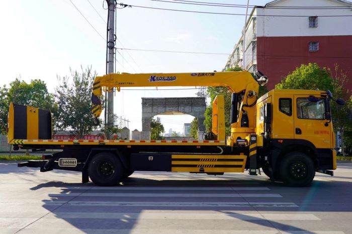 Dongfeng Telescopic Tow Truck Crane