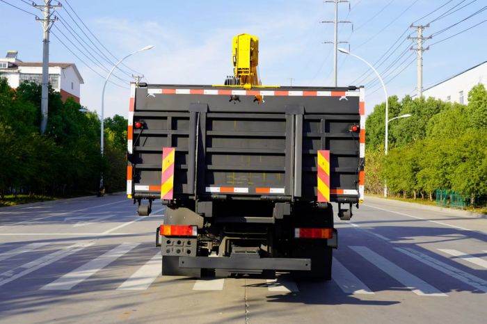 Dongfeng Telescopic Tow Truck Crane