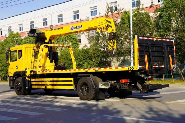 Dongfeng Telescopic Tow Truck Crane