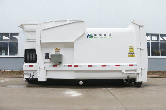 6m³ Mobile waste compactor