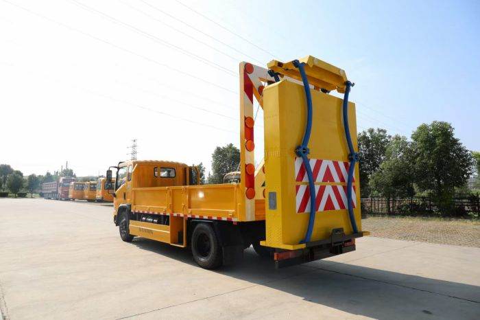 DAYUN Attenuator Truck