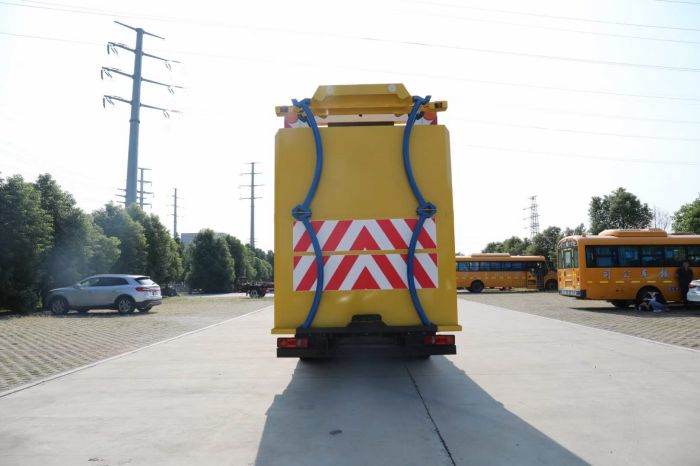 DAYUN Attenuator Truck