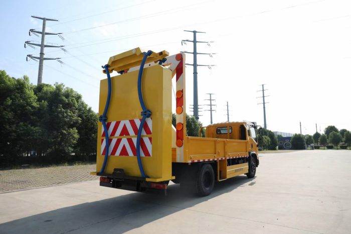 DAYUN Attenuator Truck