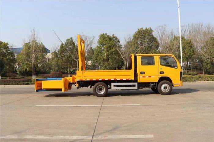 DFAC D6 Attenuator Truck