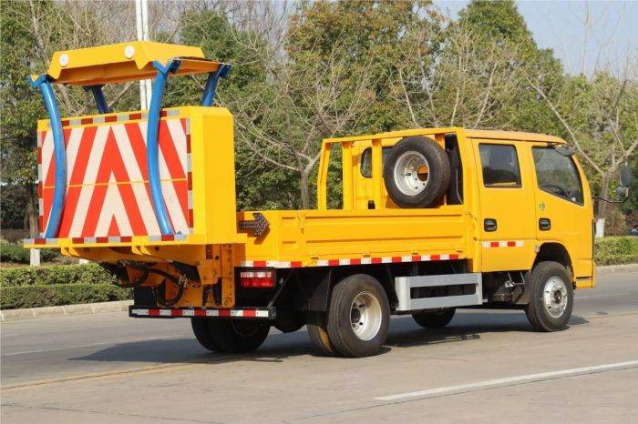 DFAC D6 Attenuator Truck