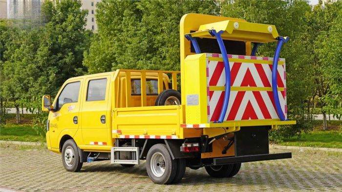 DFAC  Attenuator Truck