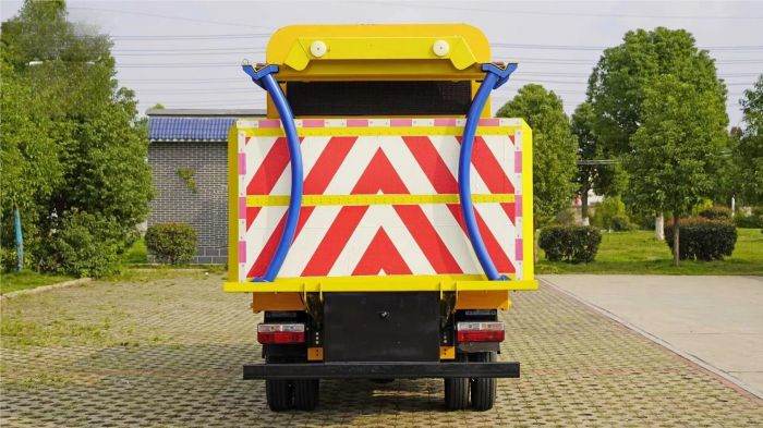 DFAC  Attenuator Truck