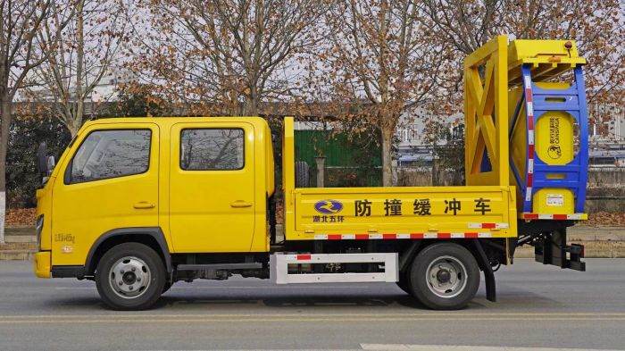 FOTON Aumark Attenuator Truck